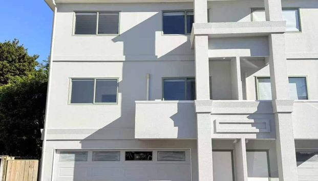 Mt. Wellington Charming 3 bedrooms Townhouse - Photo 1