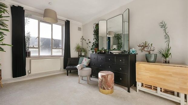 Iron Mill Road, SW18 - Photo 1