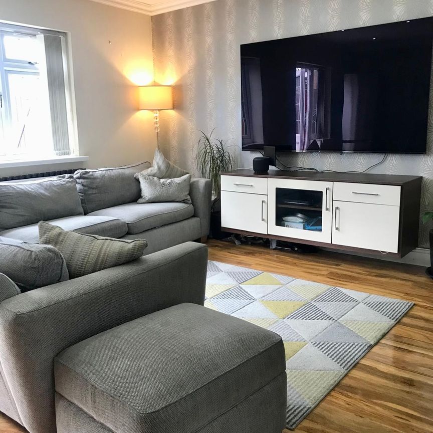 Cranford Lane, Hayes - Photo 1