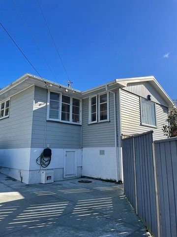 School run bliss in Tawa - 3Bed 2Bath - Photo 3