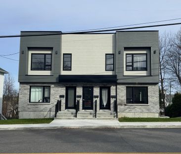 Logement à Louer à Alma - Rue Collard - Photo 1