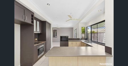 Palm Cove Modern Living 3Bed + Office - Photo 2