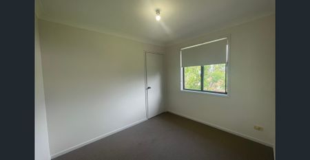 Spacious 4-Bedroom Family Home! - Photo 5