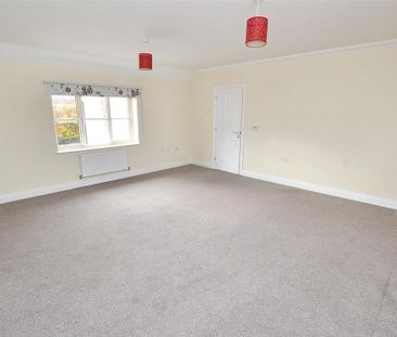 5 bedroom detached house to rent - Photo 2
