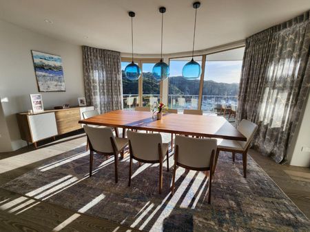 Luxurious Fully Furnished Beachside Home with ... - Photo 4