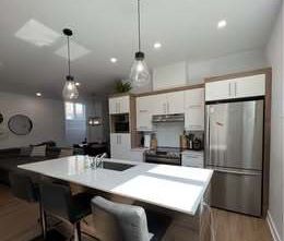 Grand 4 1/2 2 Chambres + 1 Salle De Bain - Photo 1