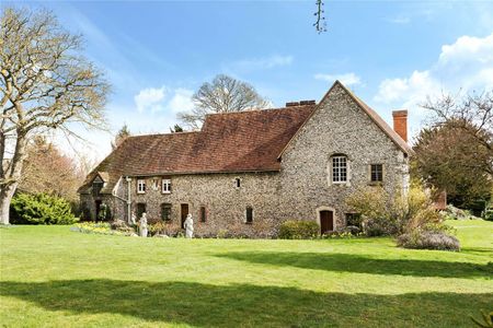 An incredibly charming and characterful home of historic significance set in the lush Kentish countryside - Photo 4