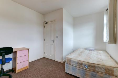 6 bedroom house to rent - Photo 2