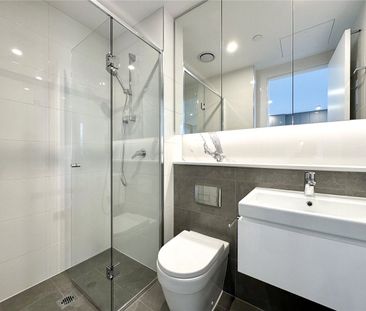 UNFURNISHED ELEGANT ONE BEDROOM APARTMENT WITH STORAGE CAGE LOCATED... - Photo 3