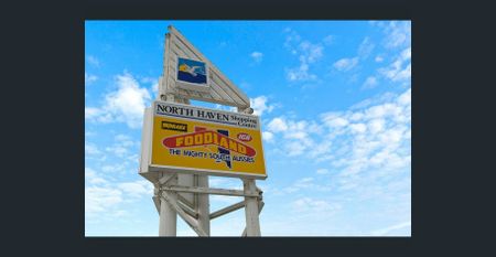 Lovely Maintained Character Bungalow in Prime Location - Photo 3