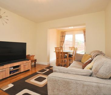 3 bedroom semi-detached house to rent - Photo 2