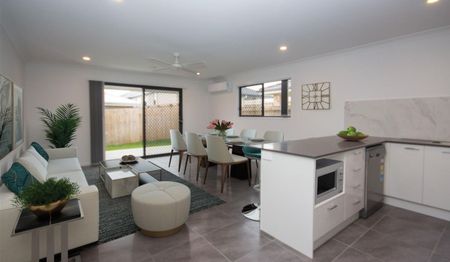 Charming Three Bedroom Pimpama Home - Photo 4