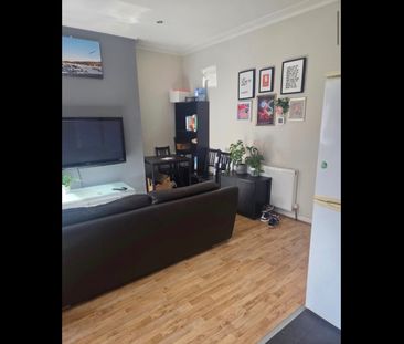 Room in a Shared House, Village Terrace, LS4 - Photo 2