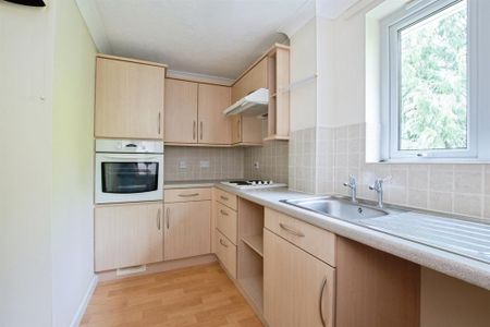 1 bedroom retirement property to rent - Photo 4
