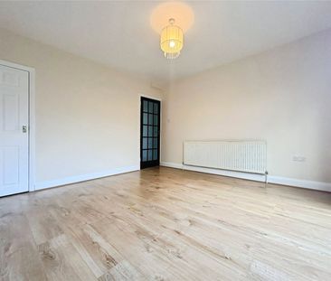 Wellington Avenue, Hounslow, TW3 3SY - Photo 2
