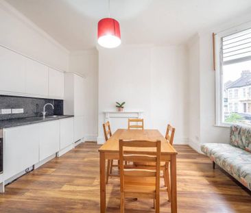 3 bedroom flat to rent - Photo 3