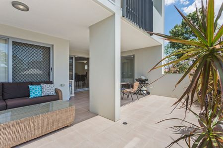 Modern 2-Bedroom Unit in Prime Location - Photo 4