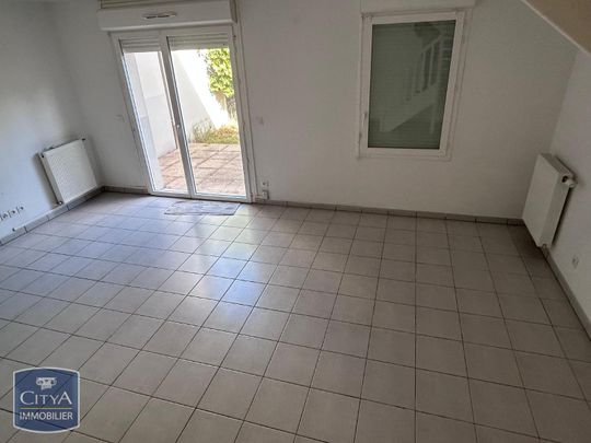 Location Maison 3 pièces 76m² VAYRES 33870 - Photo 1