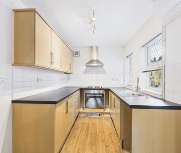 2 bedroom terraced house to rent - Photo 4