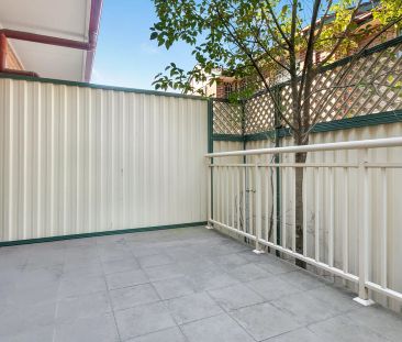 Full brick modern townhouse in the heart of Campsie - Photo 3