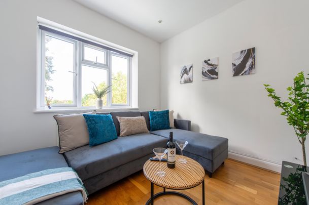 3 Bed Flat, Gunnersbury Avenue, W5 - Photo 1