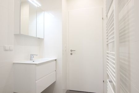 GARTENWOHNUNG, KÜHLUNG, EWE-KÜCHE, WALK-IN-DUSCHE, SCHÖNE TERRASSE, BAUJAHR 2021, GRÜNRUHELAGE KORNEUBURG ZENTRUM!! - Photo 2