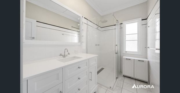 Charming 3-Bedroom home in Tarragindi - A Perfect Blend of Comfort and Convenience! - Photo 1