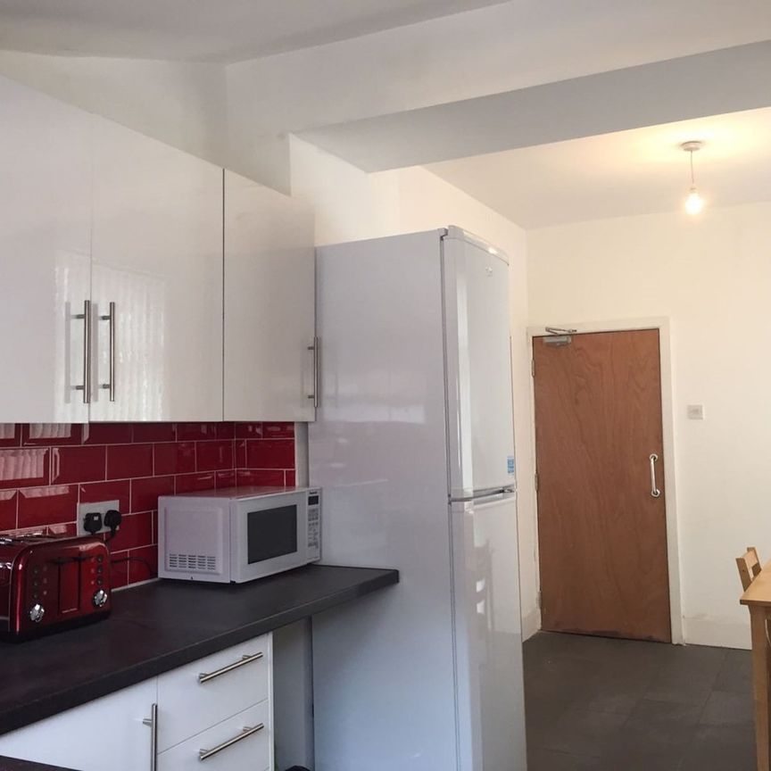 Room in a Shared House, Tootal Drive, M5 - Photo 1