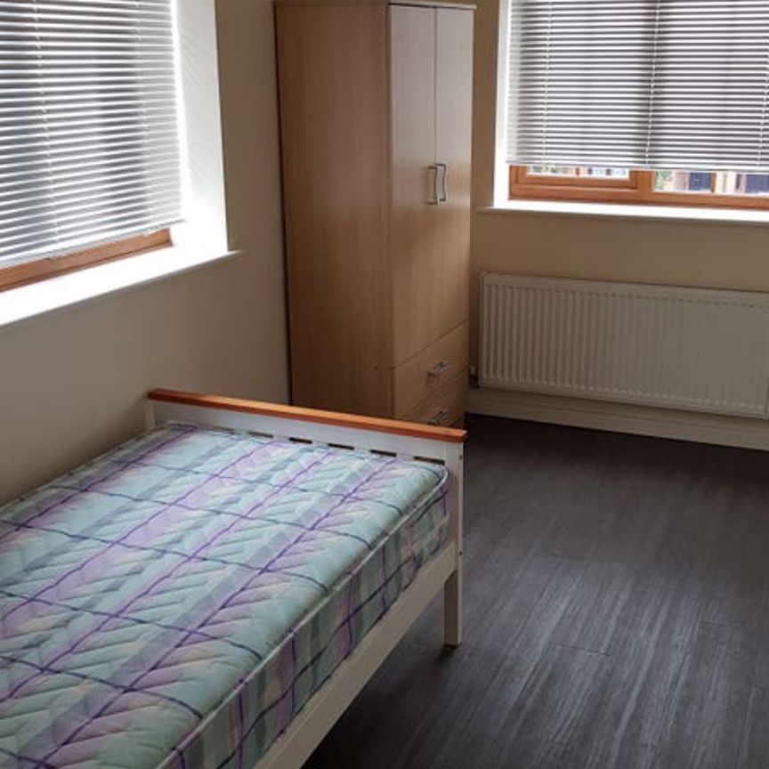 Room 1 - Photo 1