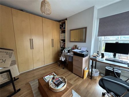 4 bedroom end of terrace house to rent - Photo 4