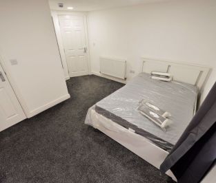 3 bedroom Flat in Flat A, (Ground) - Photo 5