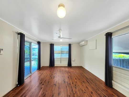 Located in a quiet cul-de-sac, family friendly area with convenient access to schools and shops. - Photo 1