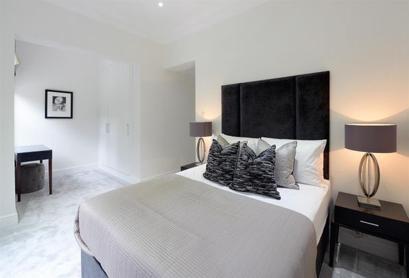 3 bed apartment to rent in Lexham Gardens, London, W8 6 - Photo 1