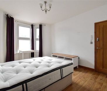 Well presented studio apartment to rent within walking distance of ... - Photo 5