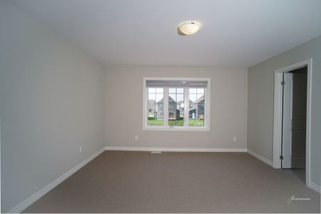 For Lease - 242 Springfield Crescent, Clearview, Ontario - Photo 2