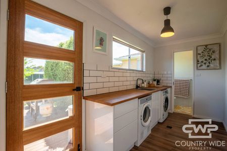 4 Bedroom, 2 Bathroom Home In a quiet area of town for Rent! - Photo 2