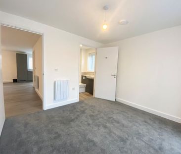 Peterborough - Photo 3