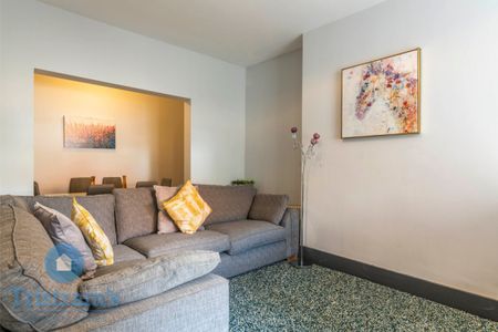 References Pending - 6 bed Mid Terraced House - Photo 3