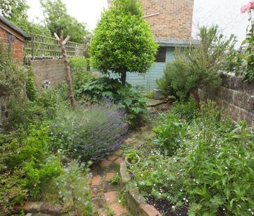 2 bedroom terraced house to rent - Photo 4