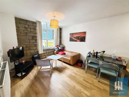 1 bedroom in a house share to rent - Photo 2