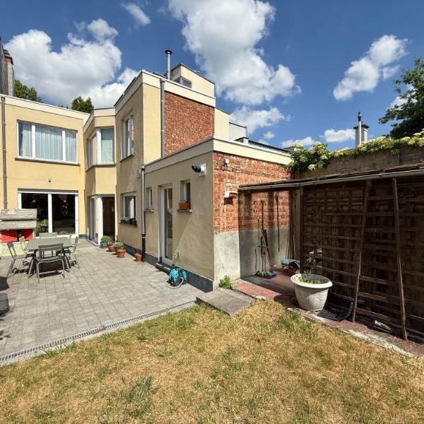 Ruime gezinswoning met zonnige tuin op topligging nabij Sint-Pietersstation - Foto 1