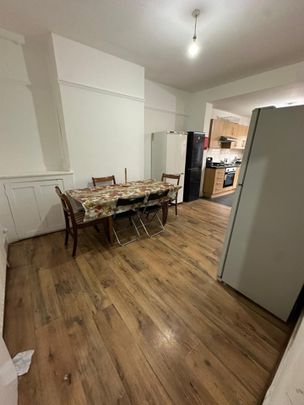 Room in a Shared Flat, Holland Road, NW10 - Photo 1