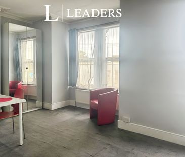 6 bedroom house to rent Sutton Road, SS2 - Photo 2
