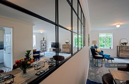 2 bedroom flat to rent - Photo 2