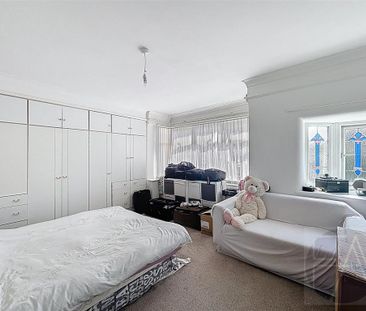 3 bedroom semi-detached house to rent - Photo 6