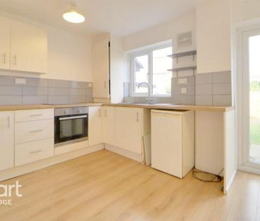 3 bedroom end of terrace house to rent - Photo 5