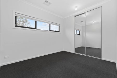 Stylish Family Living with Hills Views in Windsor Gardens - Photo 5