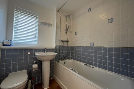3 bedroom end of terrace house to rent - Photo 5