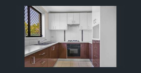 Three Bedrooms Two Bathrooms Townhouse Coming Out! - Photo 3