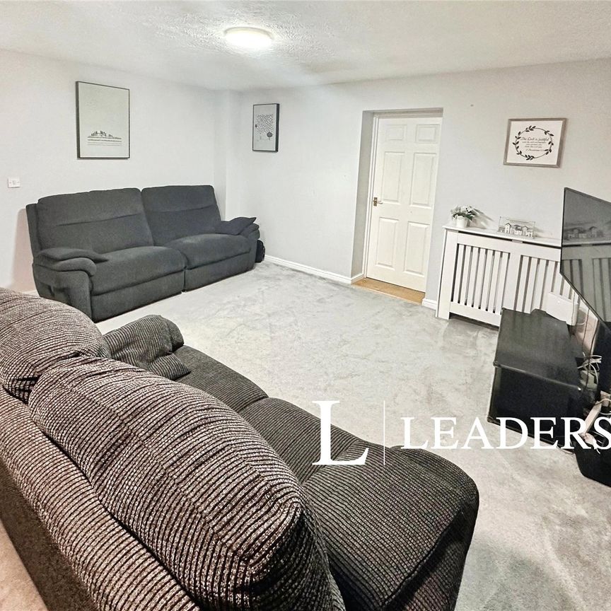 3 bedroom house to rent Ovaldene Way, ST4 - Photo 1